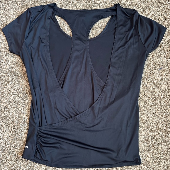 black athletic t shirt - Picture 2 of 3